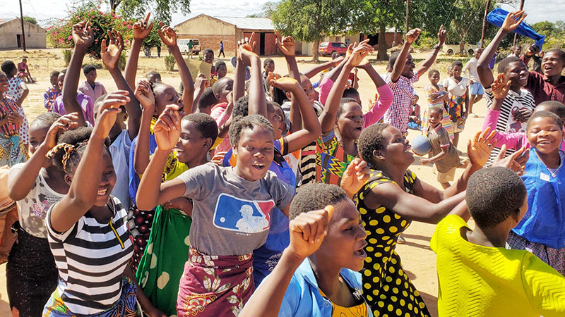 Outdoor image of Malawi children